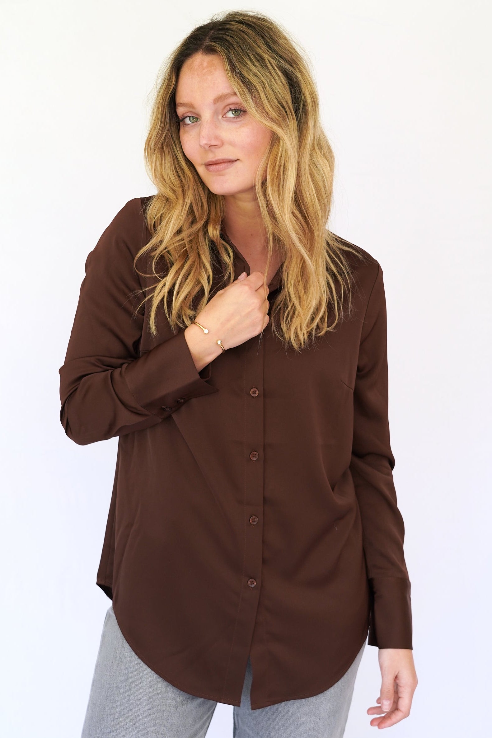 Blusa cuello camisero chocolate