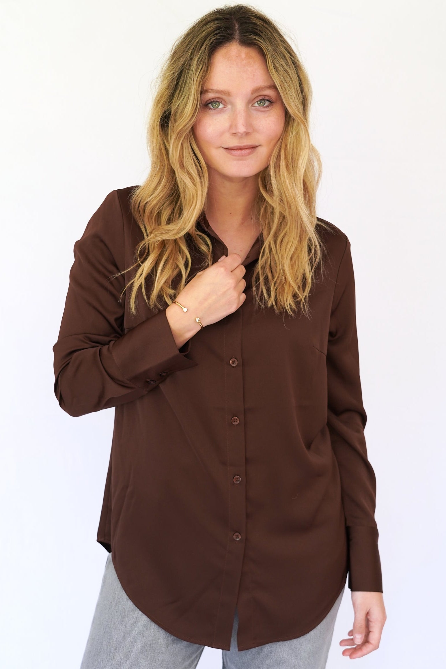 Blusa cuello camisero chocolate