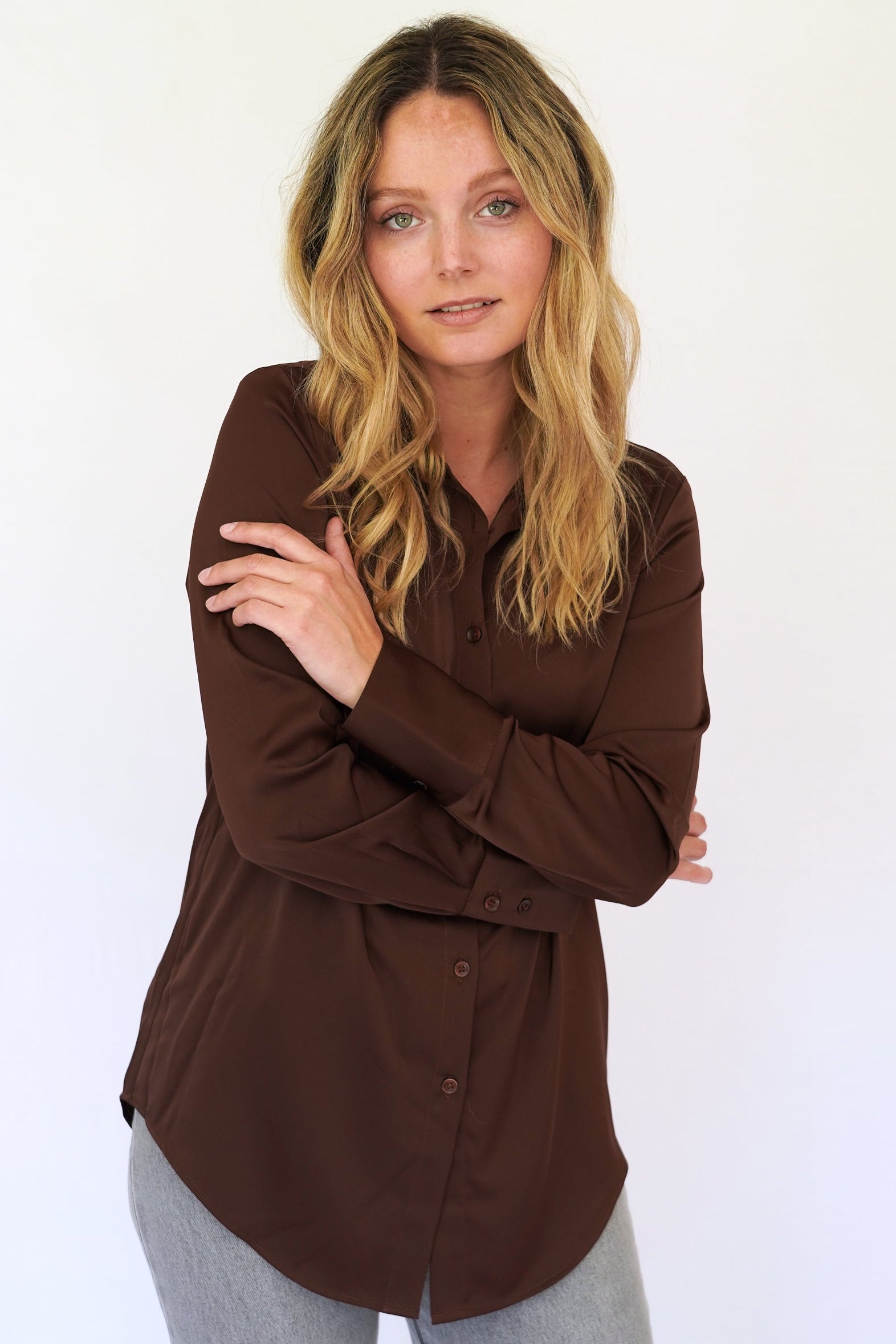 Blusa cuello camisero chocolate