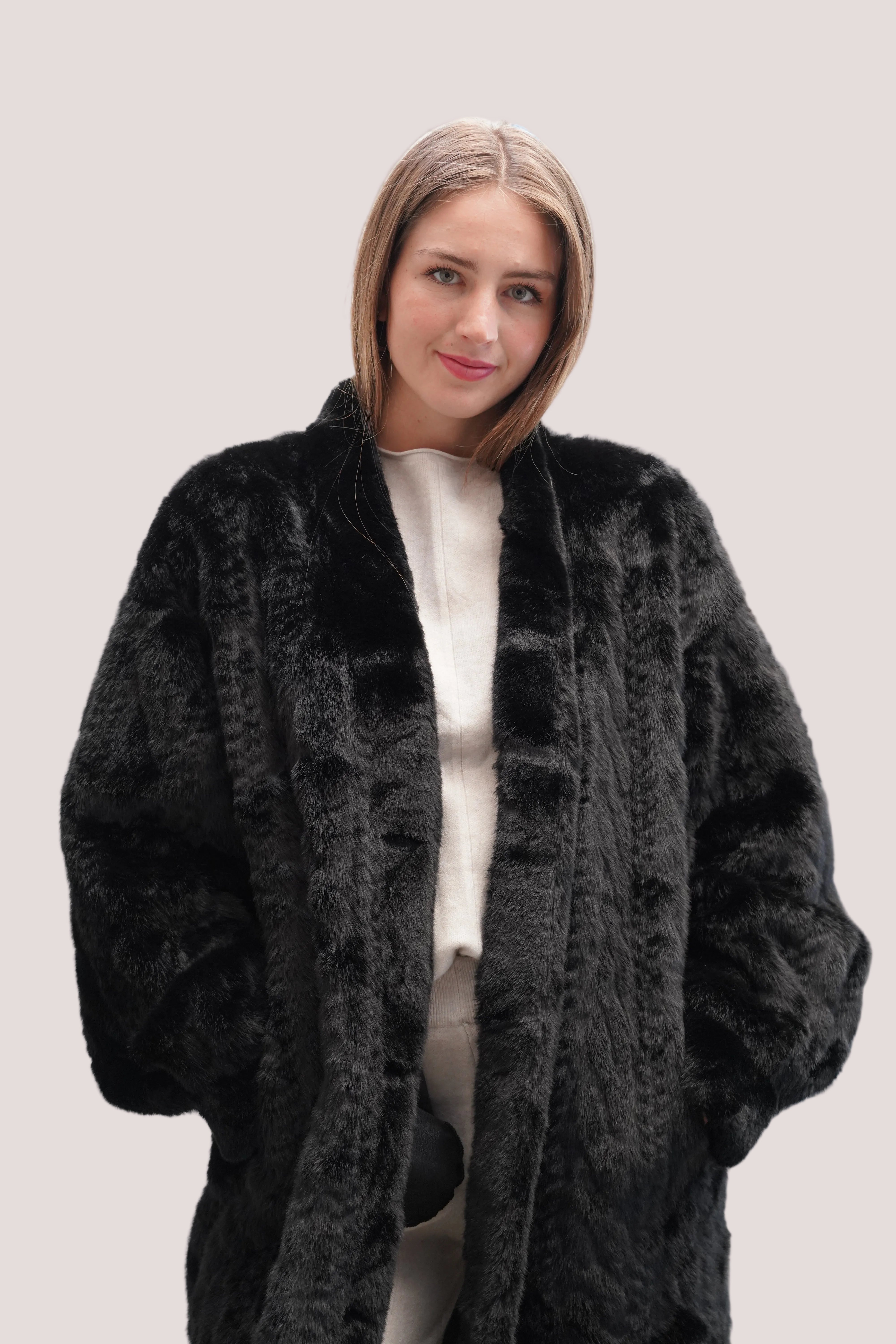 Abrigo faux fur largo negro