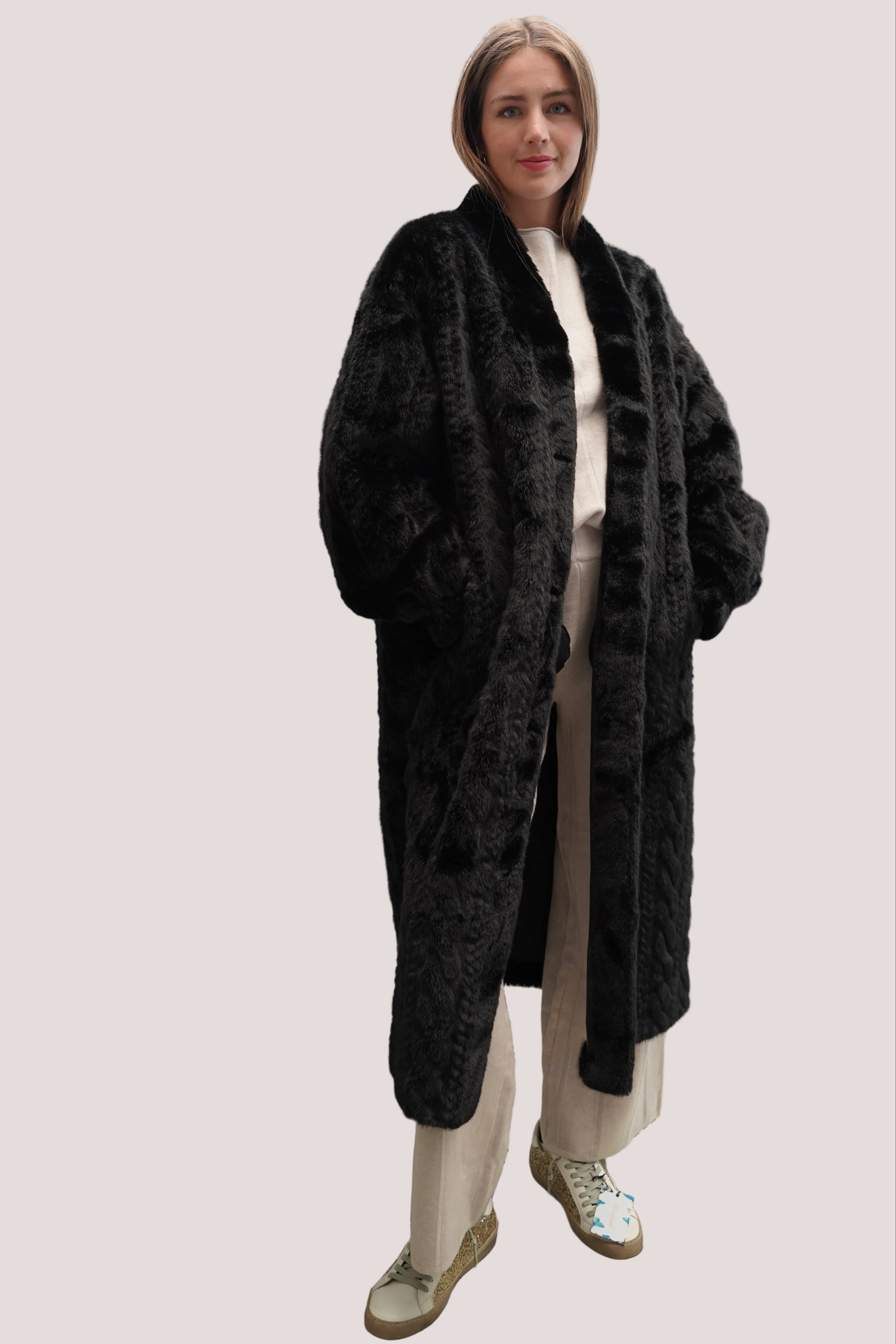 Abrigo faux fur largo negro