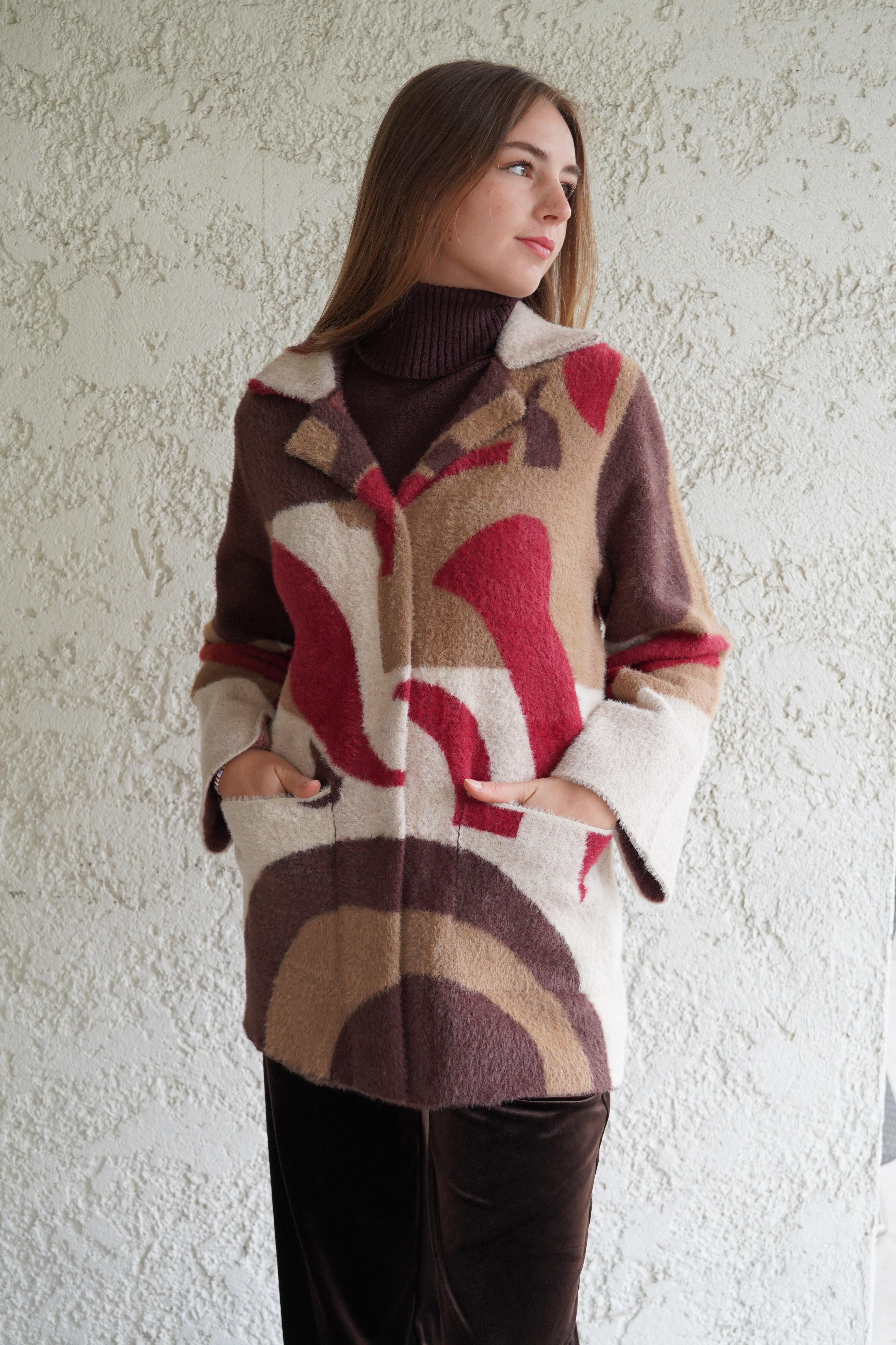 Abrigo multicolor corto cuello camisero con bolsillos delanteros