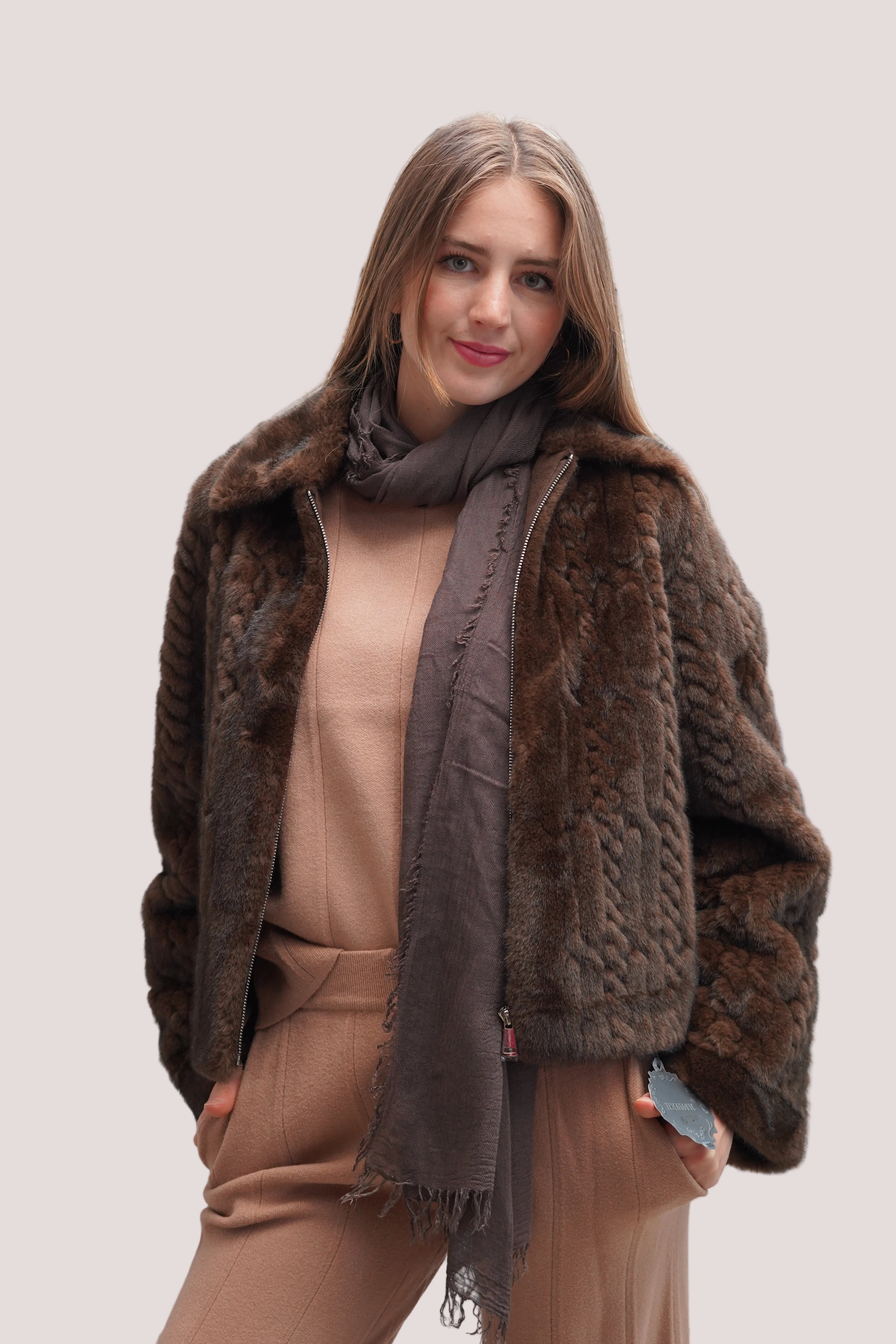 Chaqueta faux fur detalles trenzados chocolate