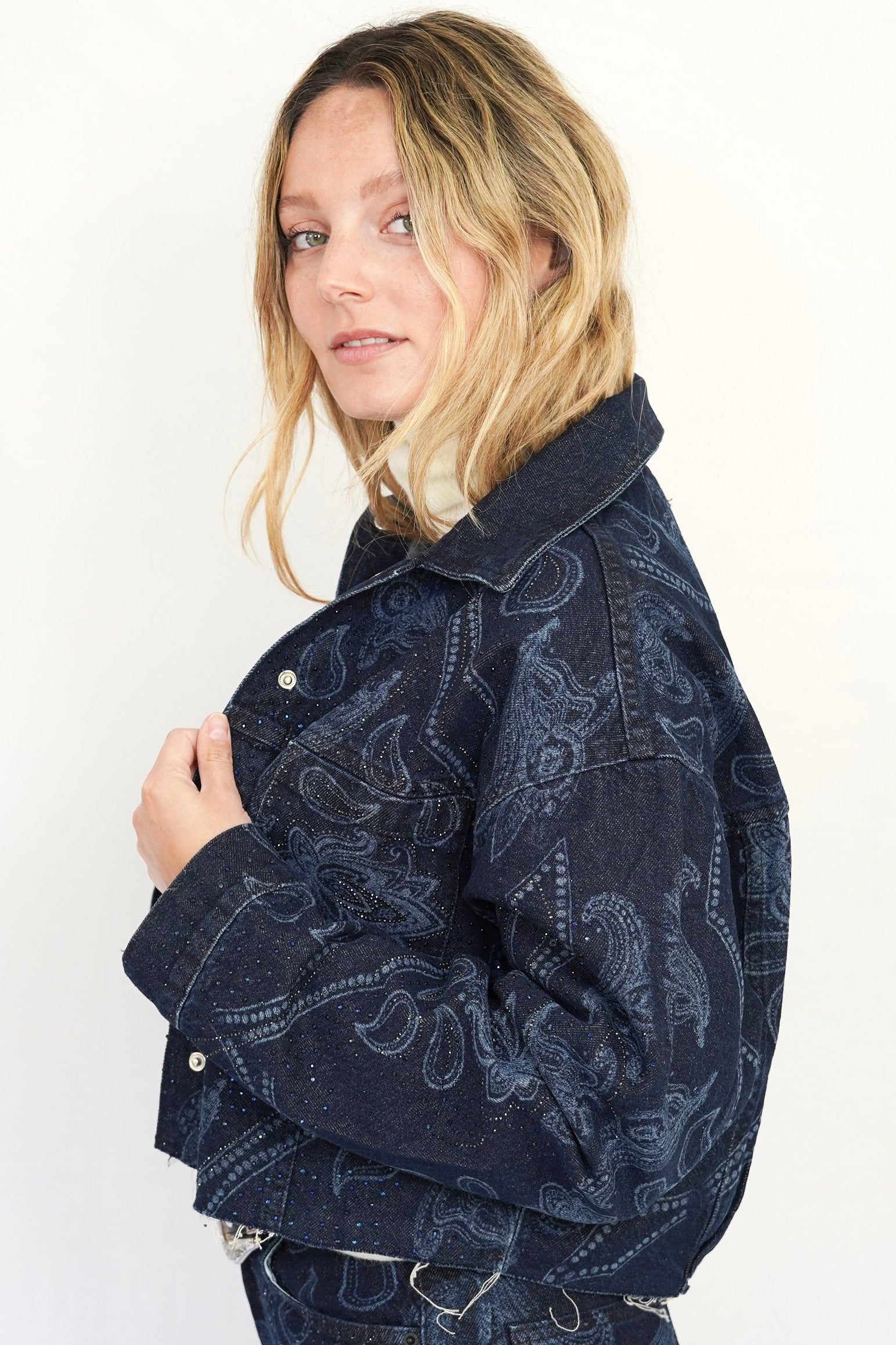 Chaqueta jeans estampado con brillos