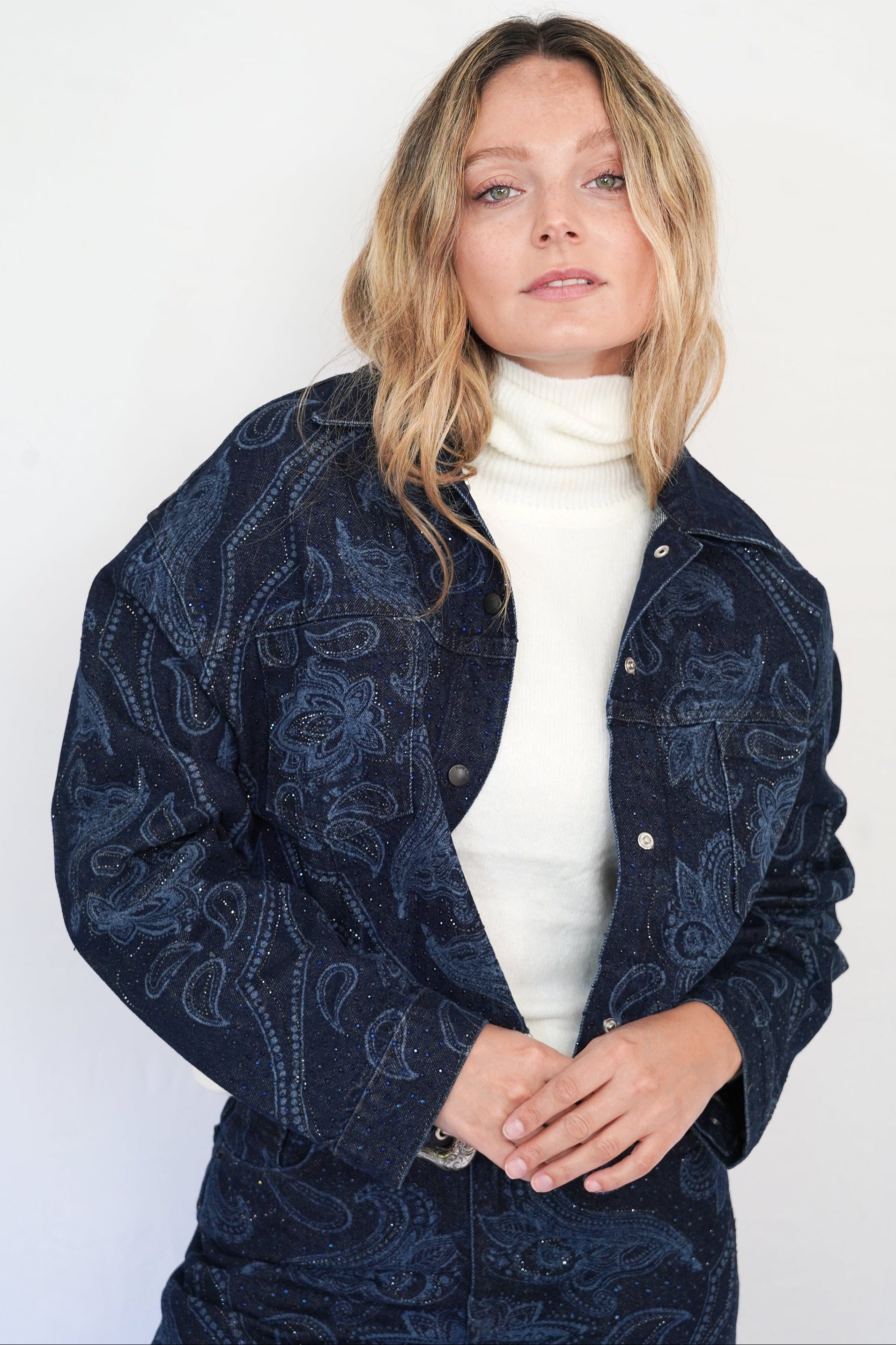 Chaqueta jeans estampado con brillos