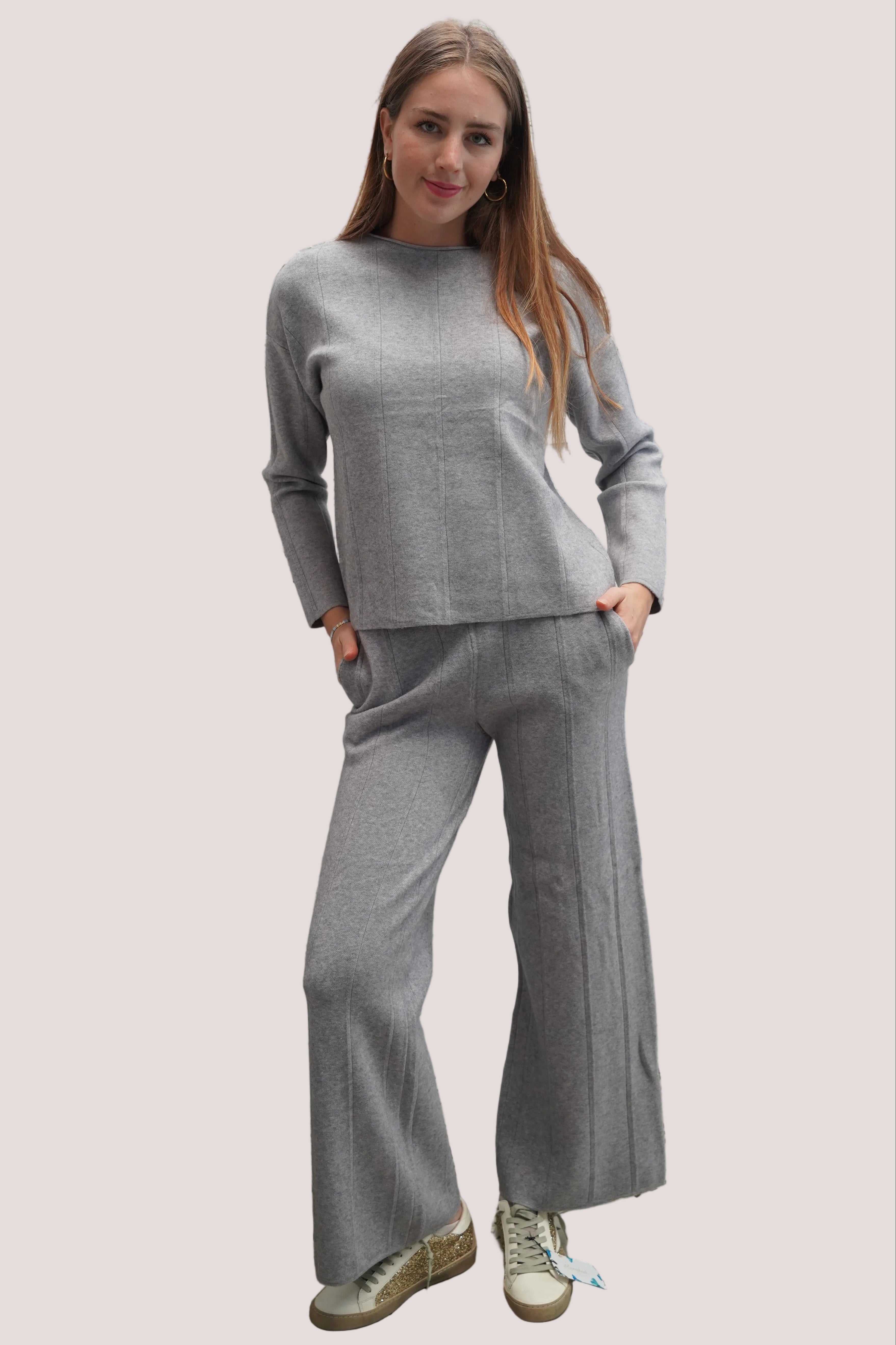 Conjunto chaleco cuello redondo pantalón cintura elasticada detalle canalé delgado gris