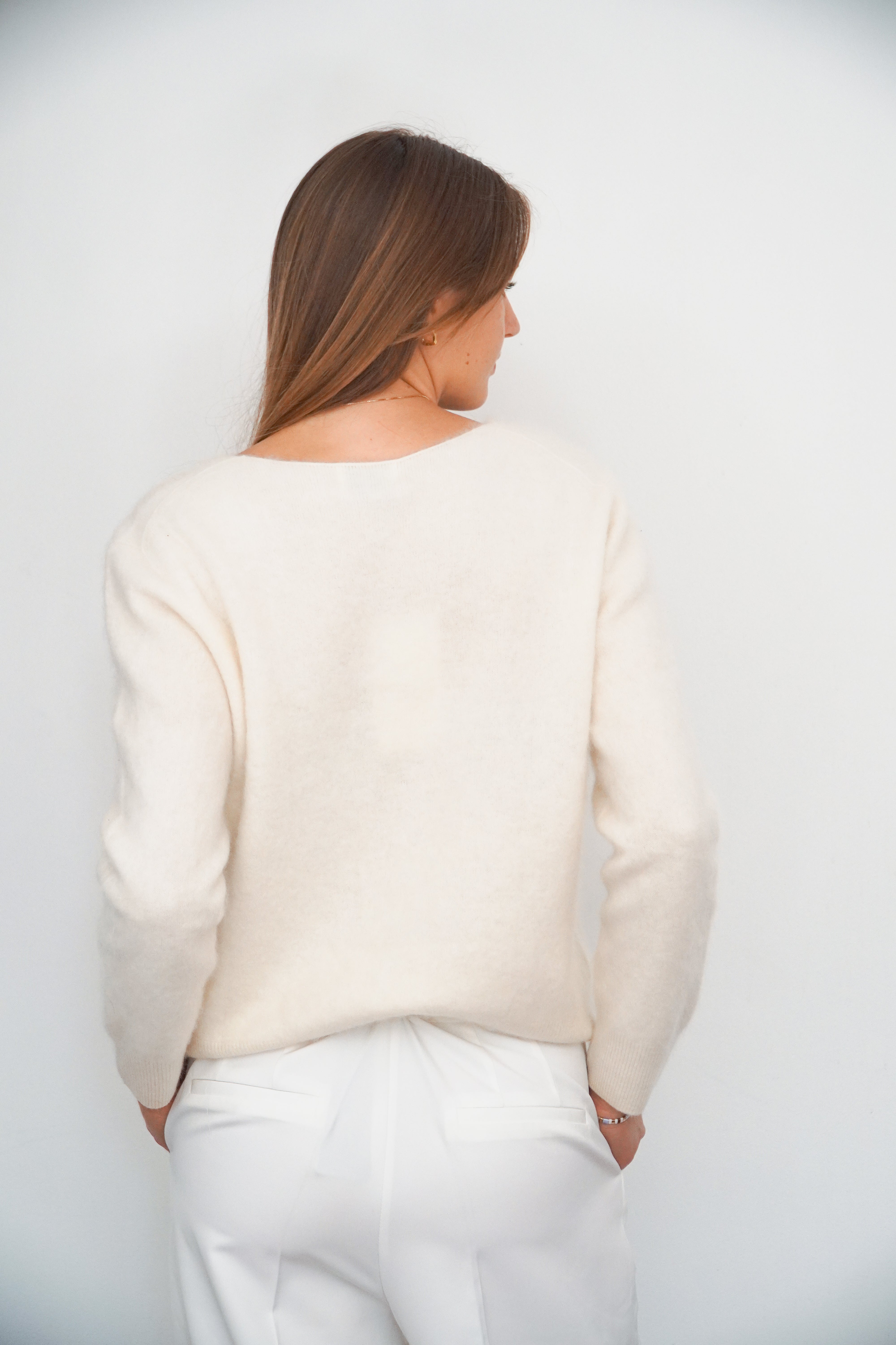Chaleco crema cuello corazón manga larga de cashmere y lana