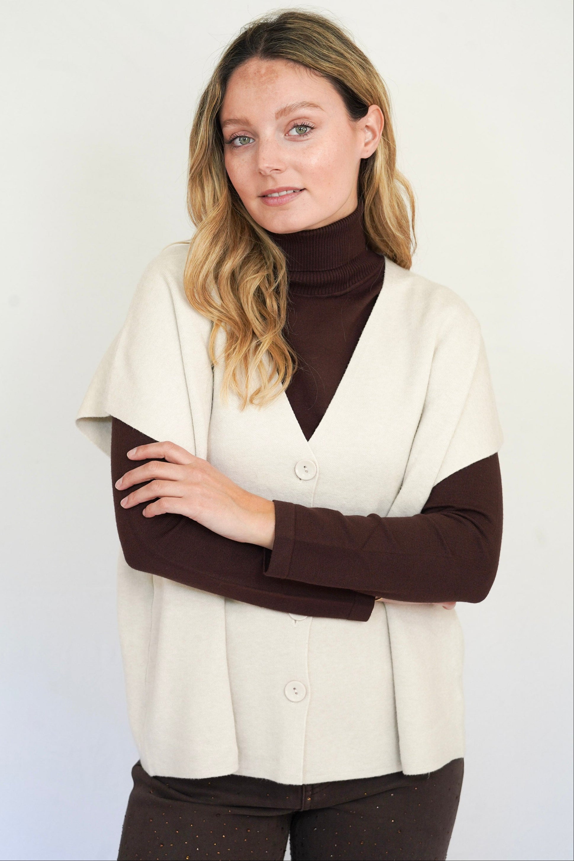 Chaleco cardigan crema