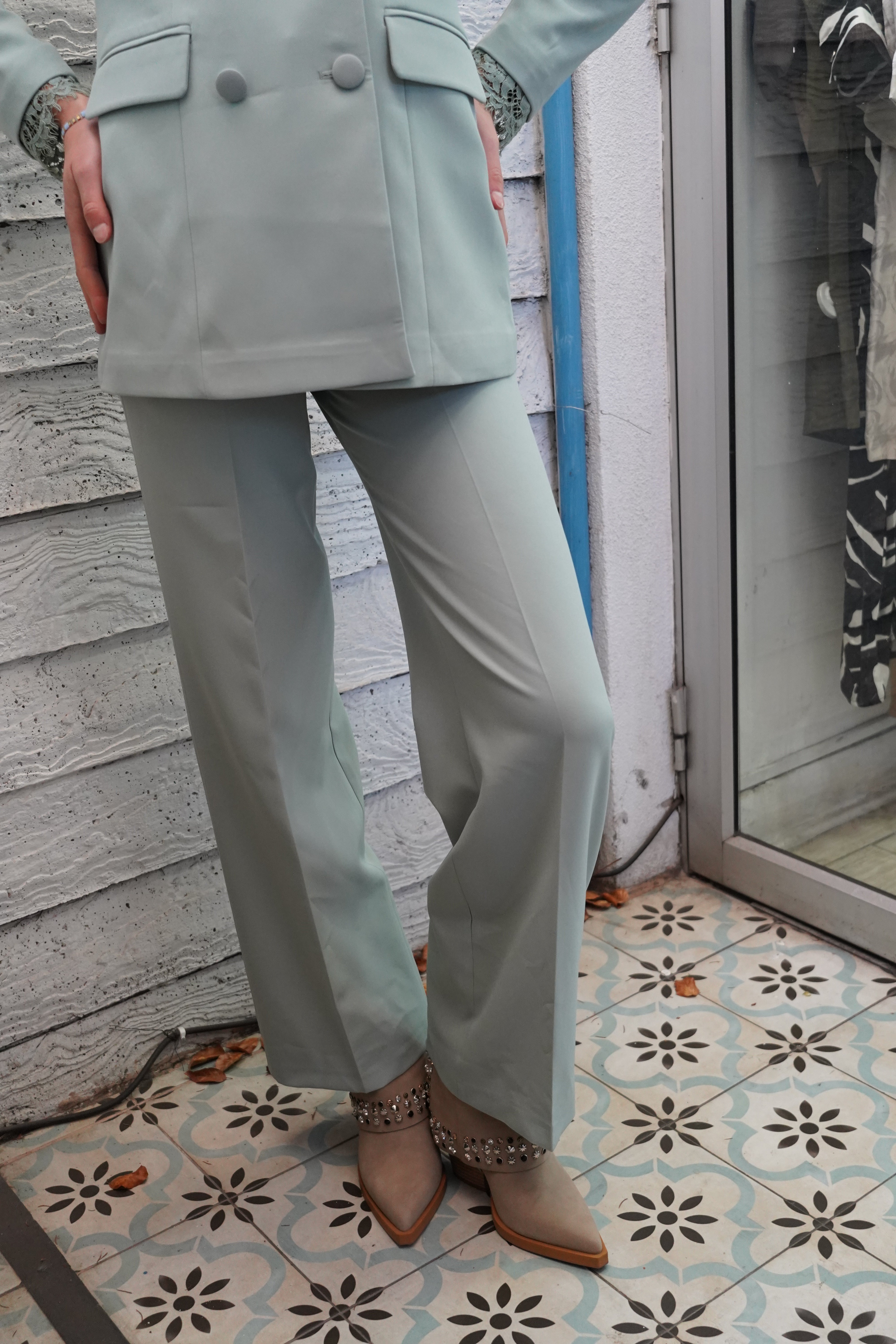 Conjunto traje con encaje verde