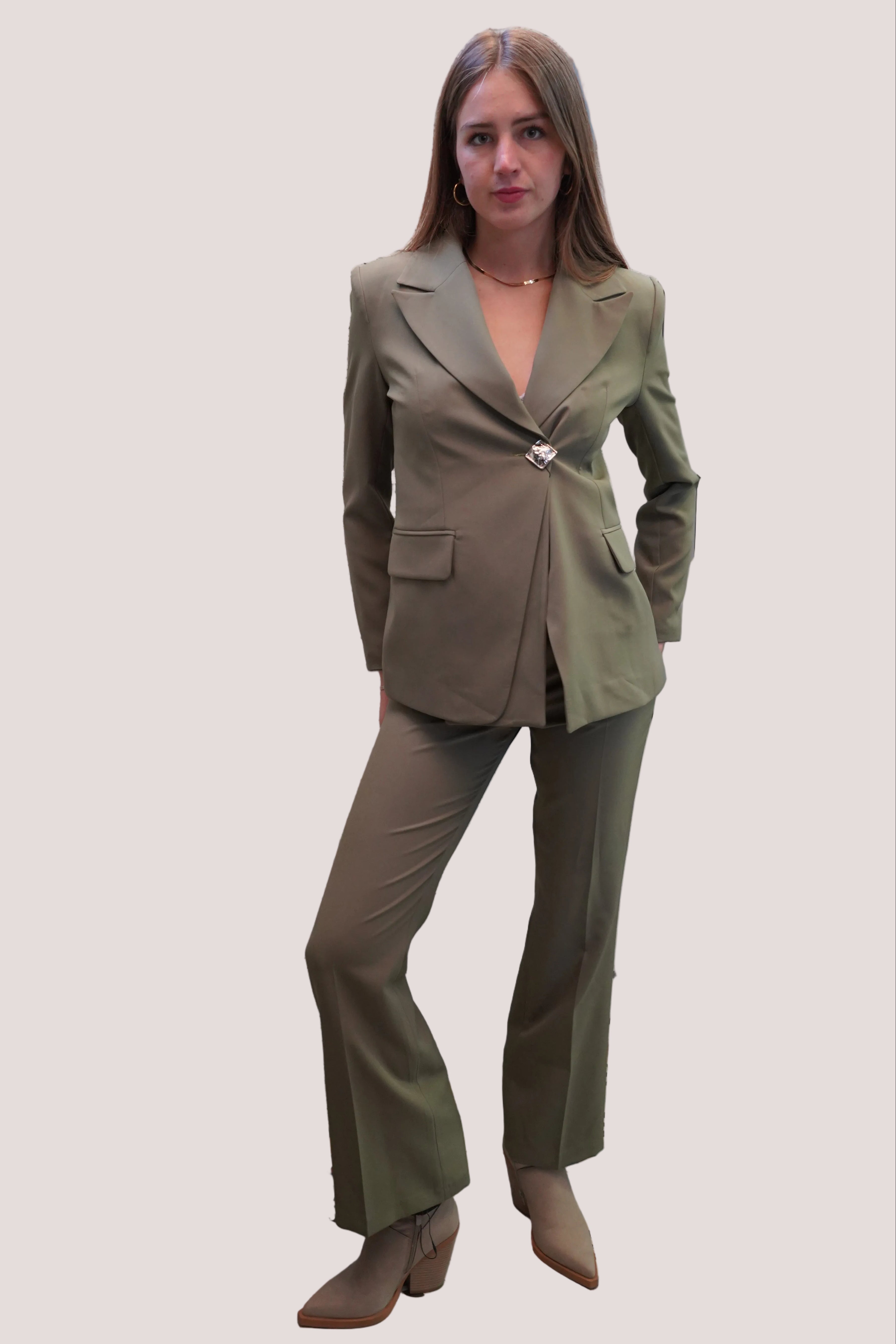 Conjunto traje botón plateado cuadrado verde