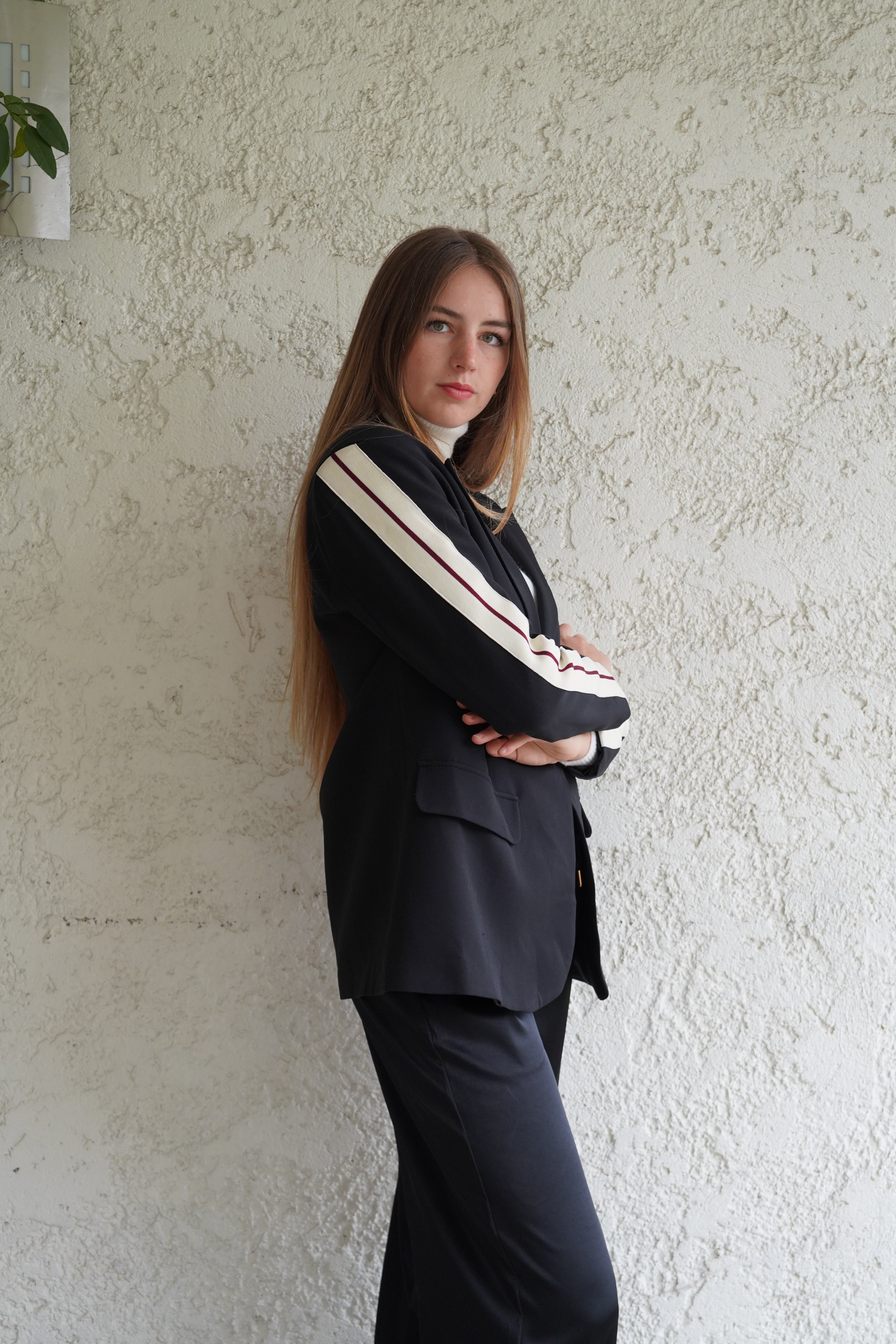 Blazer negro botón forrado detalle de franjas crema
