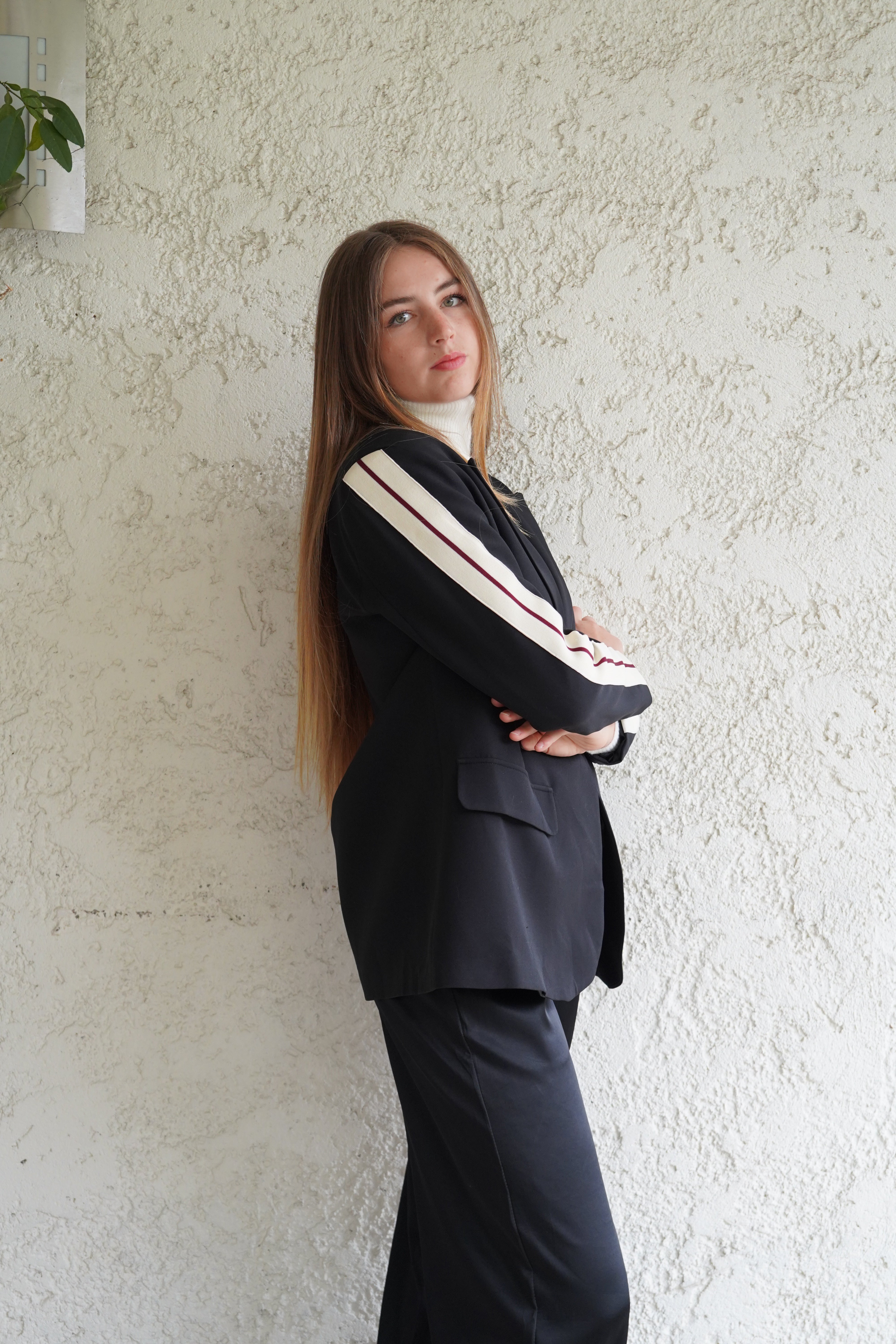 Blazer negro botón forrado detalle de franjas crema
