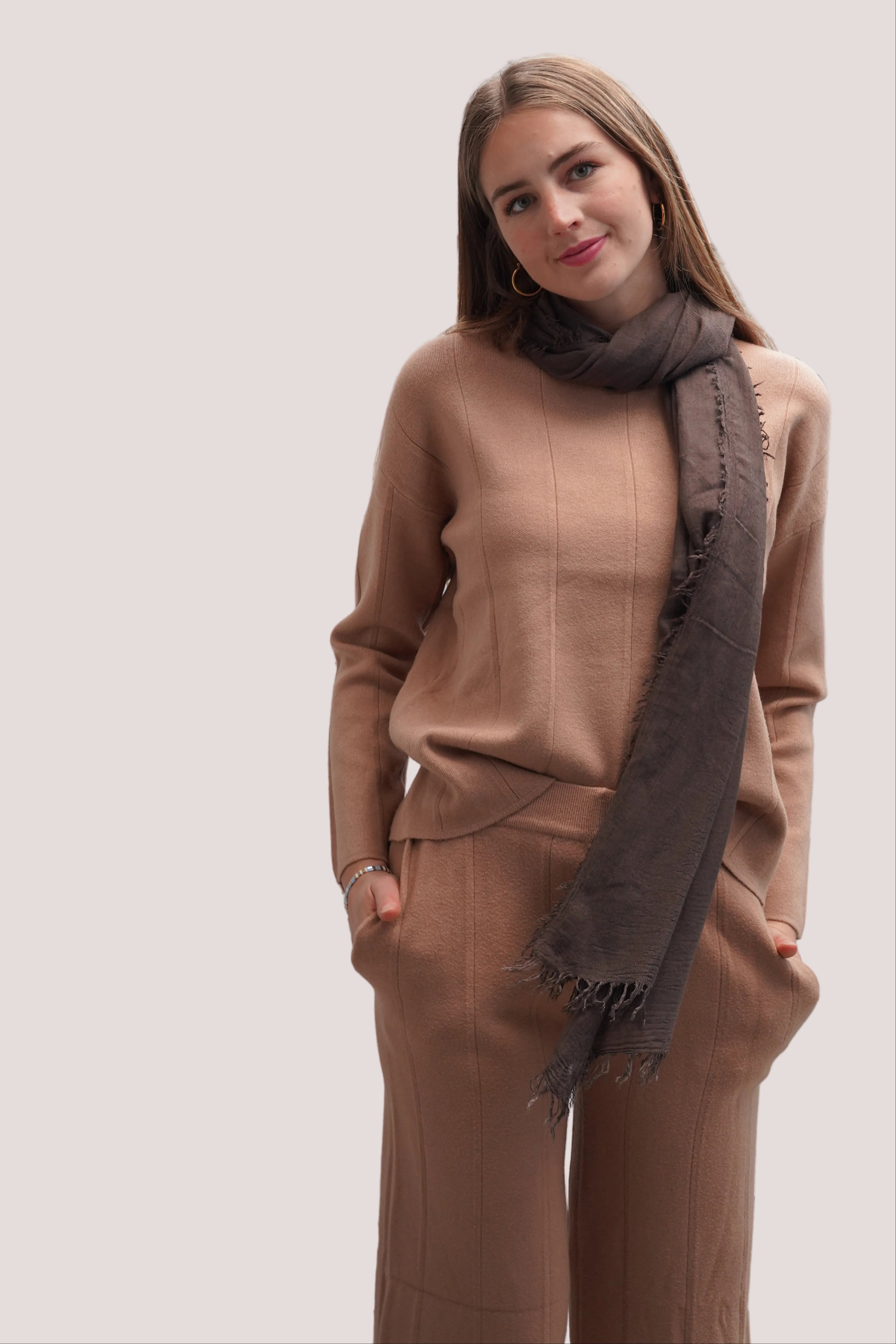 Conjunto chaleco cuello redondo pantalón cintura elasticada detalle canalé delgado barquillo