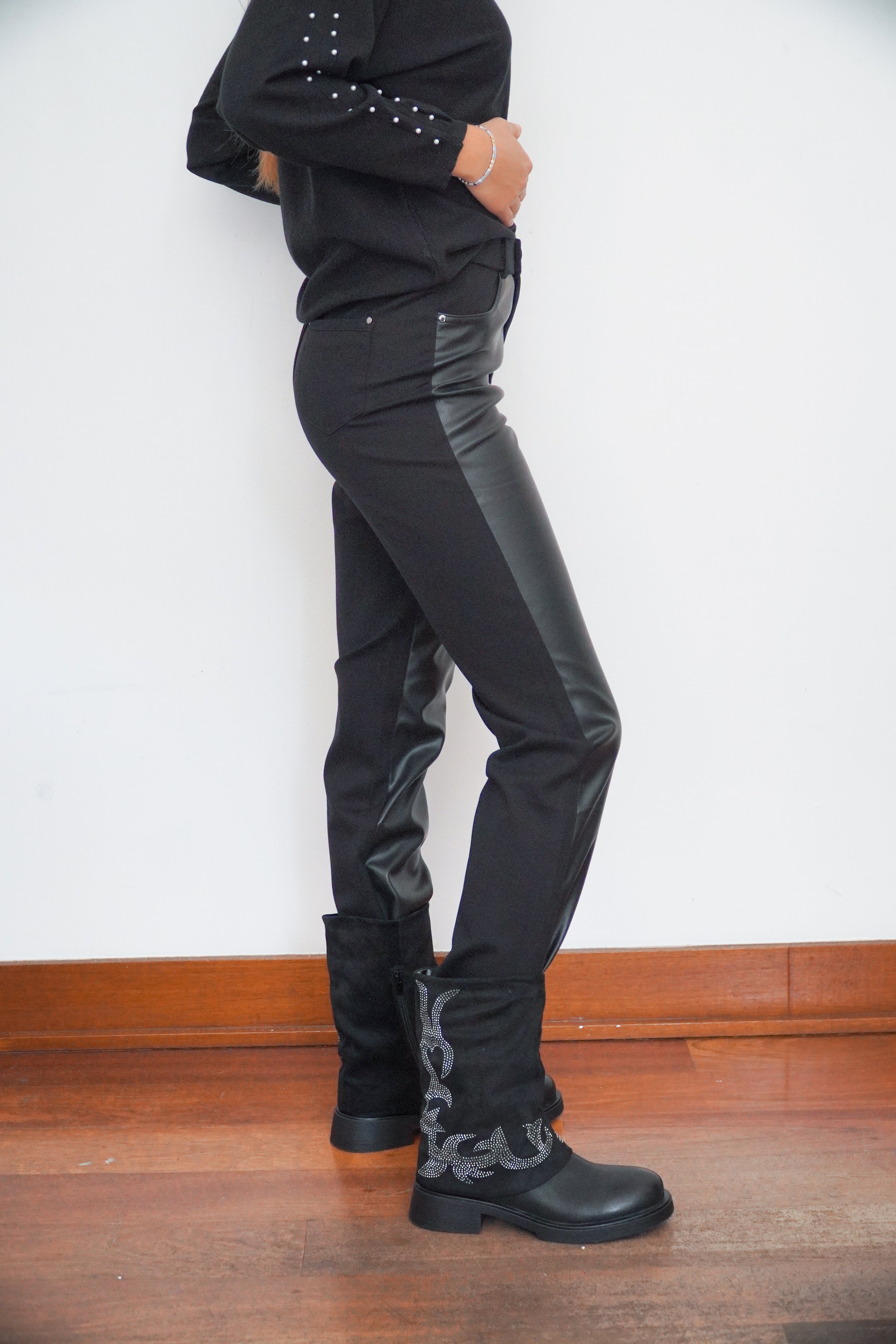 Pantalón negro doble textura algodón ecocuero pretina tipo jean