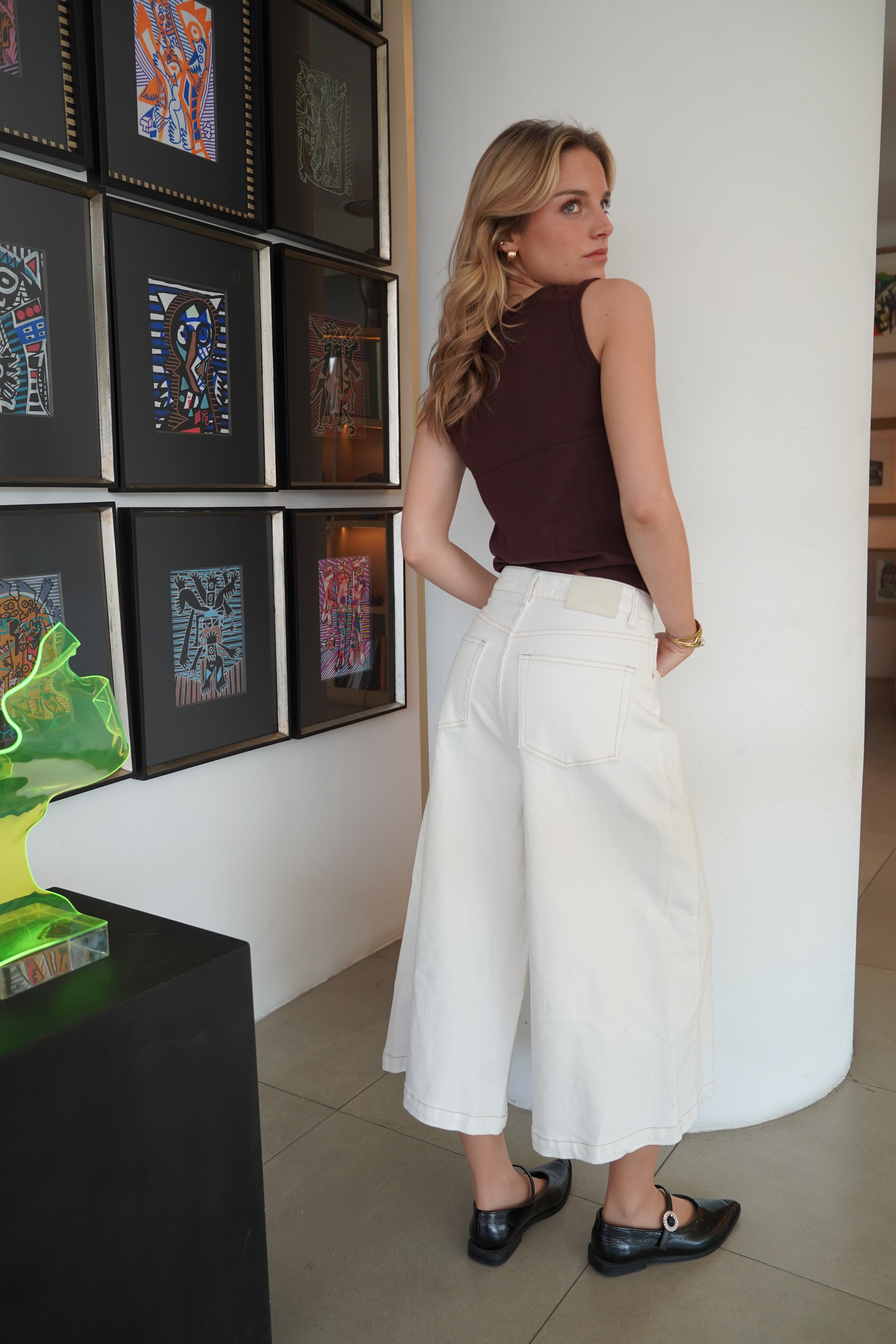 Pantalón corto tiro alto palazzo costuras camel celeste blanco