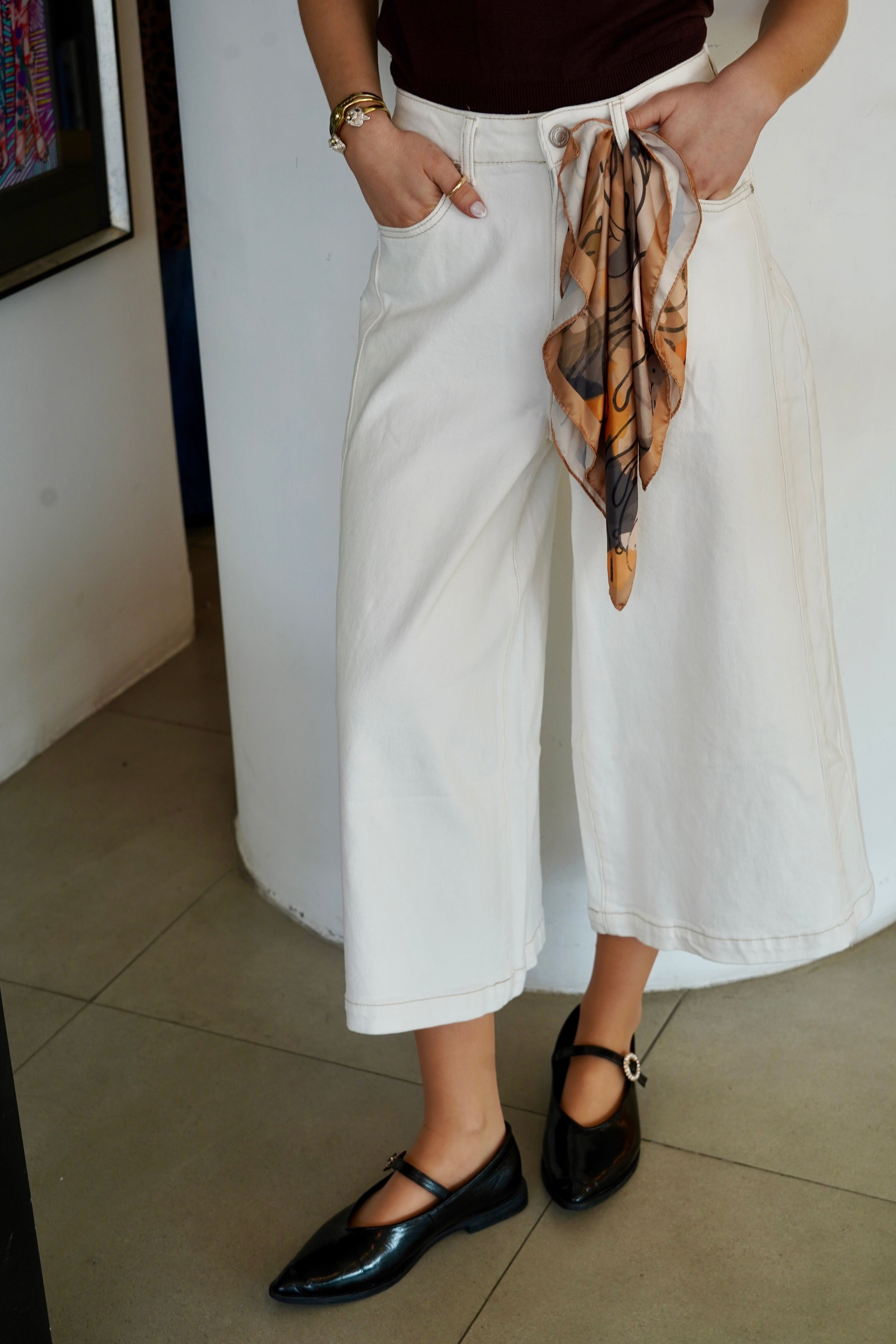 Pantalón corto tiro alto palazzo costuras camel celeste blanco