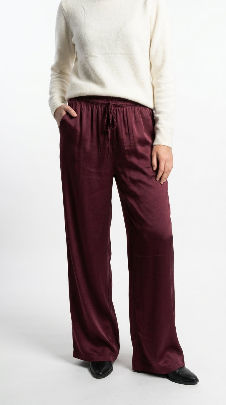 Pantalón burdeo viscosa seda cintura elasticada con amarrita bota recta