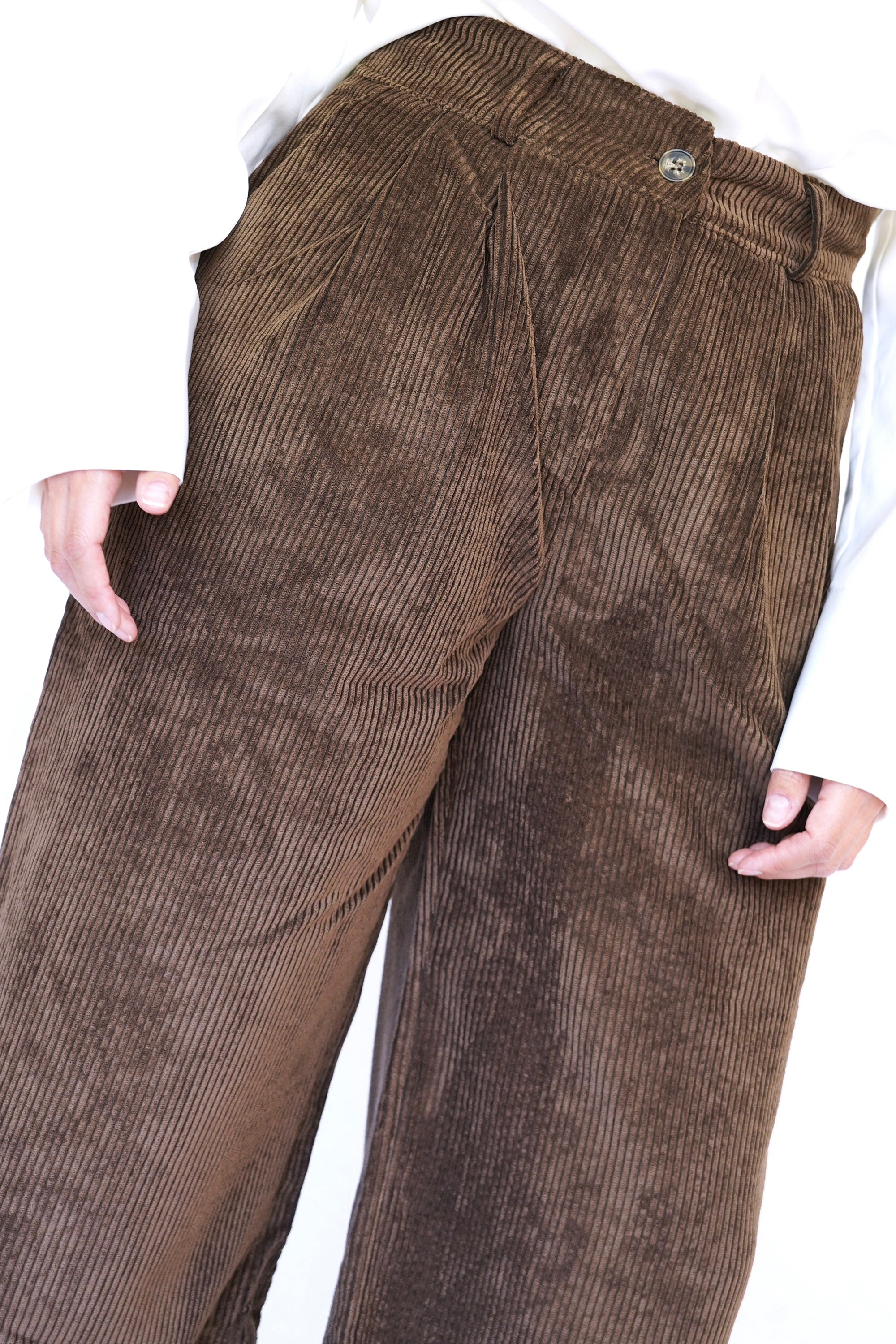 Pantalón cotelé bota recta chocolate
