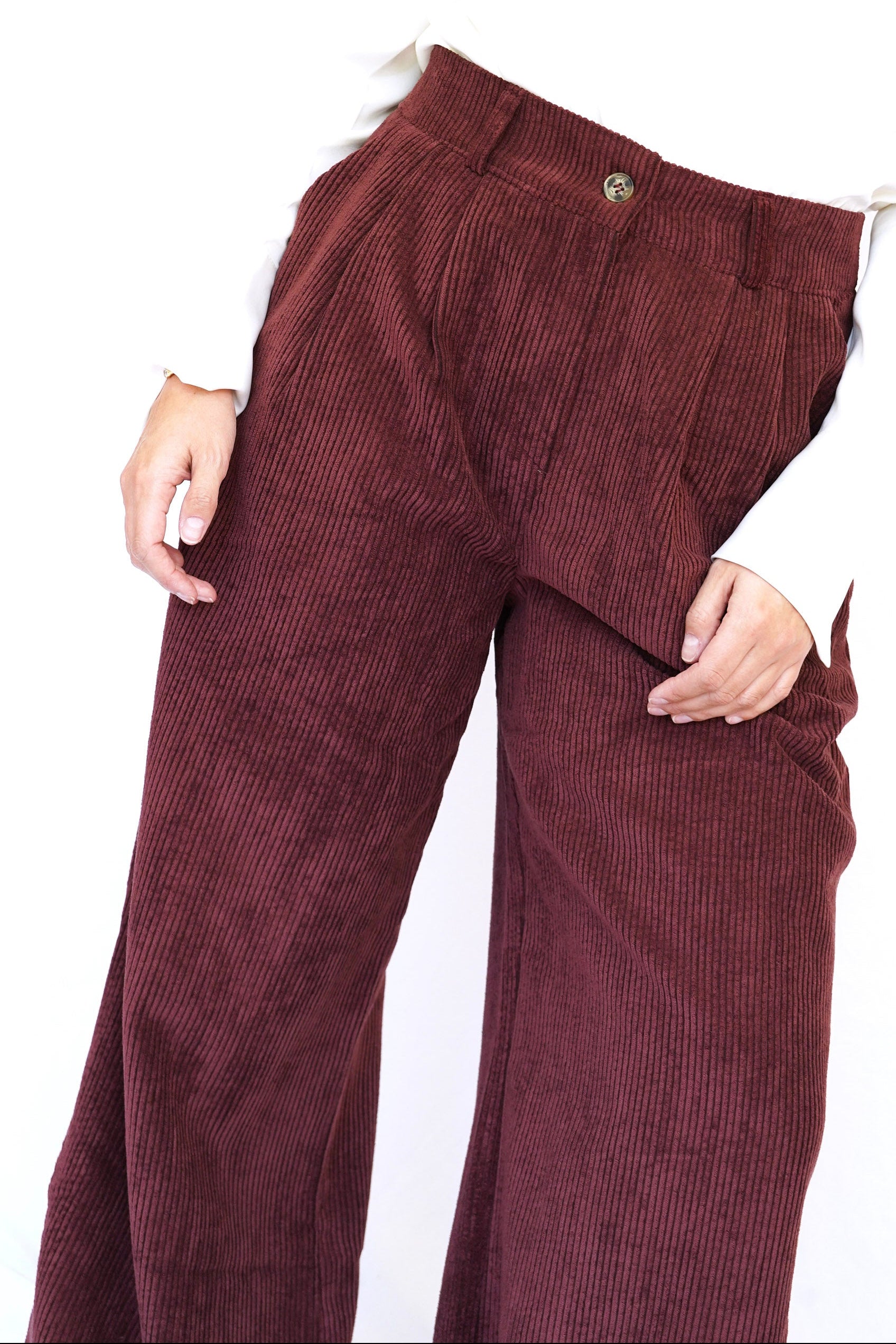 Pantalón cotelé bota recta burgundy