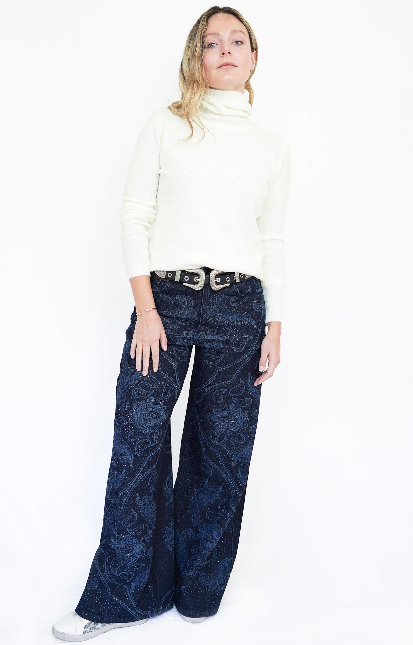 Pantalón jeans estampado con brillos